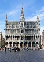 Maison Du Roi Grand Place Bruxelles Belgique To Counter This Symbol Of Municipal Power From 1504 To 1536 The Duke City Museum Belgium Travel Visit Belgium
