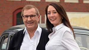 Jan hofer is a german broadcast newsreader and retired television presenter. Jan Hofer Frau 4 Kinder So Lebt Mr Tagesschau Privat Intouch