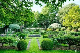 This French Country Estate Boasts Unbelievably Beautiful Gardens By Louis Benech Beautiful Gardens French Country Garden Topiary Garden