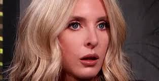 Lindsie Chrisley Puckers Up & Teases Cleavage: See Photo