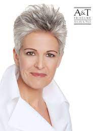 Mit multitonalen haar, das den haupttrend, ist jetzt eine gute zeit, um mit etwas karamell blonde highlights aufhellen ihre dunklen haare. Kurzhaarfrisur Grau Mit Dunklen Strahnen Kurzhaarschnitt Kurzhaarfrisuren Haarschnitt Kurz Haarschnitt Kurzhaarfrisuren