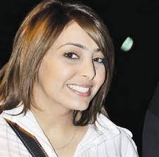 إنتقاذات لاذعة تطال الممثلة الكويتية فاطمة الصفي ذات ال40 عاما حول جرأة  إطلالاتها بالفترة الأخيرة وإستعراضها لوشومها بفساتين مكشوفة وعمليات التجميل  التي خضعت لها بشكل متكرر لتغيير شكلها هذا الأمر الذي لم