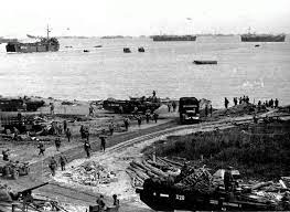 Almost all the specially designed amphibious dd tanks, that were to provide much needed covering fire for the infantry assault waves, sank off shore. 6 Juin 1944 Wn62 Memoires A Omaha Beach Normandie