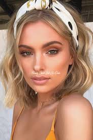 Long hair with side bangs is perfectly proportional for a feathery cut. La Razon Por La Que Todos Aman A Peinados Cabello Corto Con Ondas In 2020 Headband Hairstyles Boho Hairstyles Scarf Hairstyles