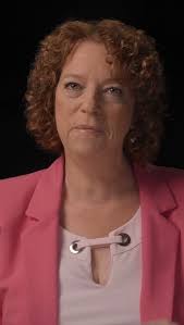 ⛰️ Building relationships is like climbing a mountain. In their bestseller  “Connect”, David Bradford and Carole Robin (@carole.robin11 ) use this  powerful metaphor to illustrate how relationships progress