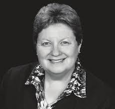 Amanda Larmer's Instagram, Twitter & Facebook