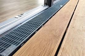 Rinnen Fur Barrierefreies Entwassern Auf Balkonen Und Terrassen Terrasse Terrassenturen Barrierefrei