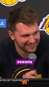 Dick不慎攻擊到Russell的… 今日#獨行俠與#暴龍的比賽中，Gradey Dick在一次防守D'Angelo  Russell的過程中，左手不慎攻擊到了Russell的下體，Russell後續也痛苦的倒在地上。  不過Russell的表現並未因此受影響，攻下了24分、6助攻、5籃板，幫助了#