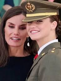 ❌ No, Barron Trump didn't marry Princess Leonor of Spain in a royal wedding  held at a European palace.