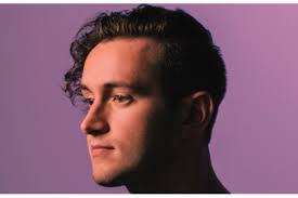 Sam Gifford's Instagram, Twitter & Facebook