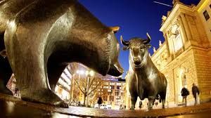 Zeitzone figur bulle börse skulptur eisen auf marmosockel dekofigur stier. Verband Bietet Webinare An Kostenloser Borsenfuhrerschein Via Internet Tagesschau De