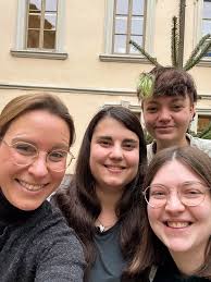 Wir sind gerade in unsere letzte Wundi-Woche von diesem Jahr  gestartet🥲🪩⭐️⚙️💛 Nun erledigen wir jegliche TODO's, machen uns ready für  den fünfwöchigen Winterschlaf und geniessen diese Woche nochmals ganz fest  als Wundi-Team