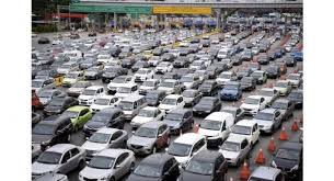 The findings on traffic flow during peak hours are highlighted. Traffic Volume Higher Than Usual On Highways In Malaysia Ahead Of Election