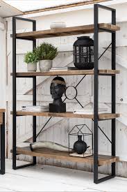 Au final, ce meuble s'inscrit dans un esprit factory arty tout en laissant place à de nombreux rangements. Bibliotheque Etagere Bois Recycle Brisbane Etagere Style Industriel Deco Style Industriel Decoration Salon Bibliotheque