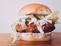 Burger Style Junior Au Poulet Fraichement Presse Recipe Food Food And Drink Meals