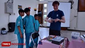 Check spelling or type a new query. Cara Keren Smp Khadijah Surabaya Hadapi Revolusi Industri 4 0 Times Indonesia