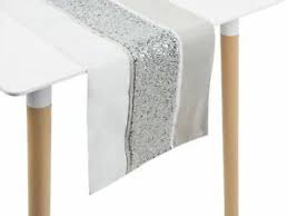 Peignez par exemple des vases ou des bouteilles en argent. Chemin De Table Argente 35 X 180 Cm Hafik Ebay