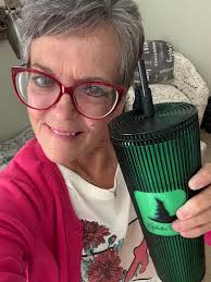 Now that's a beautiful sight! Happy Friday fellow iced coffee lovers!