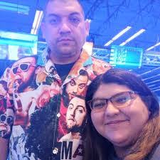 Lisa Pompa's Instagram, Twitter & Facebook