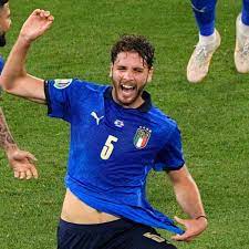 Barella disturba locatelli mentre viene intervistato! Verwirrung Um Arsenal Offerte Fur Locatelli