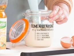Quantité qui en réalité peut varier de 5 à 8 jaunes selon le calibre des oeufs. Comment Sublimer Une Mayonnaise Maison Cuisine Et Recettes Recette Femmes D Aujourd Hui Delices