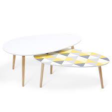 Voici une table gigogne ou table basse qui en position déployée double pratiquement toute sa surface ce qui lui donne la particularité de s'adapter facilement à tous types d'espaces. Lot De 2 Tables Basses Gigognes Laquees A Motifs Pas Cher Id Market