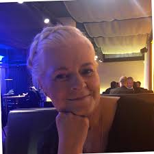 Aileen Nolan's Instagram, Twitter & Facebook