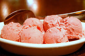 Fragole, panna fresca e zucchero. Come Preparare Il Gelato Alla Fragola Con Il Bimby Gustoblog