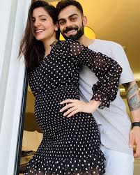 The two met for an ad shoot and soon started dating. Umumkan Kehamilan 10 Potret Mesra Anushka Sharma Dan Virat Kohli
