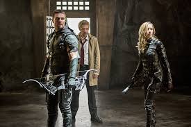 Esta producción está basada en los comics hellblazer de dc, una noticia genial para t. John Constantine Finally Hits Star City In New Pics Promo Footage From Arrow Blastr