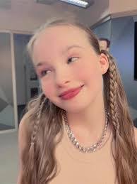 Angelika Guzik's Instagram, Twitter & Facebook