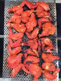Ayam menjadi bahan makanan paling favorit bagi semua kalangan. Cara Perap Kepak Ayam Madu Sedap Macam Pasar Malam
