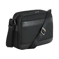 Cela tombe bien, mencorner a de quoi répondre à vos désirs ! Sacoche Homme Chabrand Cuir Noir Chabrand Maroquinerie Sac Besace Messenger Homme