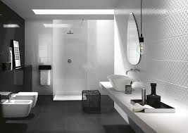 La ceramica essendo totalmente inassorbente è l'ideale per essere impiegata in ambienti che prevedono la presenza di acqua e vapore. Bagno Bianco E Nero 30 Idee Di Arredo Originali Mondodesign It