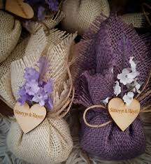 More Rustic Burlap Gift Souvenir Bags Weddinginspiration Burlapinspiration Diyburlapwedding Burlaprustic Burlaprustic Paketli Hediyeler Nisan Hediyeler