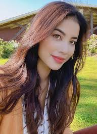 Bị "bóc phốt" PR mỹ phẩm kém chất lượng, Phạm Hương dằn mặt cộng đồng mạng  là "những đứa dơ bẩn"