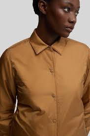 Alberto Aspesi: Eleganza e Comfort per la Donna Moderna