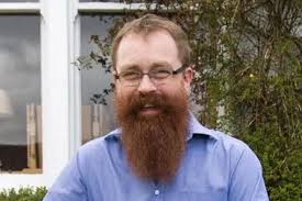 Aberfeldy barman Tony's beard shave raises £6000 for Macmillan Cancer  Support