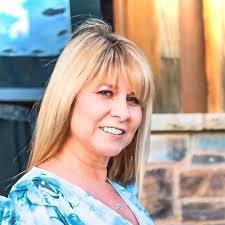 Tammy Lyons's Instagram, Twitter & Facebook