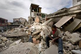 A peine adultes après le tremblement de terre de 2010 qui a fait 230 000 morts, ces trentenaires organisent une mobilisation qui dure depuis huit mois. Haiti Press Network Haiti Seisme 2010 8 Ans Apres Des Victimes Souffrent Toujours