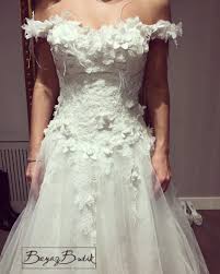 Kordone Fransiz Dantelli Otris Tuylerle Suslu Yaka Detayli Romantik Gelinligimiz Beyaz In 2020 Wedding Dresses Lace Strapless Wedding Dress Wedding Dresses