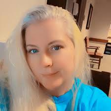 Hello, does the hotel lend towels for the pool? And for the water parks?  Thank you in advance.