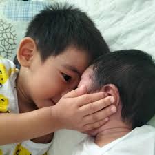 Another day of showing up & inspiring you ✊🏻😍 #secondtimemom