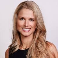 Amanda Arnold's Instagram, Twitter & Facebook