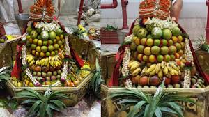 हर हर महादेव" सावन की तीसरी सोमवारी को बाबा गरीबनाथ का फलों से किया गया श्रृंगार, देखें तस्वीरें... - Muzaffarpur News