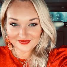 Sarah Melancon's Instagram, Twitter & Facebook