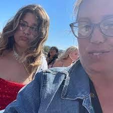 Peggy Annis's Instagram, Twitter & Facebook