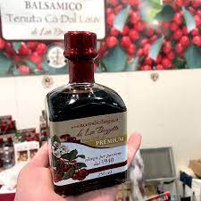 Maturato in botte, con un grado di acidità pari al 5%, questo aceto è ideale per insalate. L Aceto Di Ciliegia Delliacetaia Di Ca Dal Lauv Scopriamolo