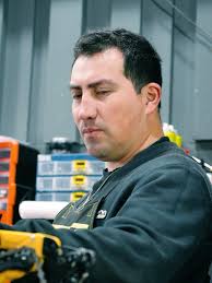 🎉 Hoy está de fiesta el maestro del taller: ¡el @pata.saez ! 🎉, Hoy pasa  a ser el “Tata Saez”, 40 años de buena onda, bicis impecables, muchas  historias y copuchas por doquier 😅 (que según él lo ...