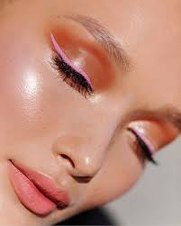 The Biggest 2020 Makeup Trends That You Are About To See Everywhere Page 4 Of 8 Viva Glam Magazine Makeup Trends Eyeshadow Trends Fall Makeup Trend